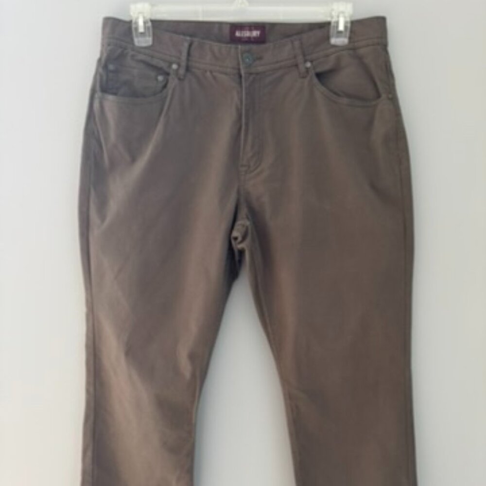 Alesbury chino Size 35 X 28